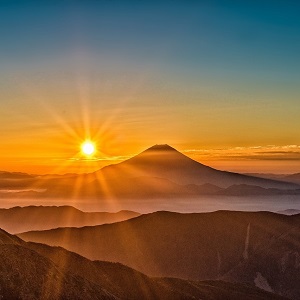 lever du soleil sur la montagne
