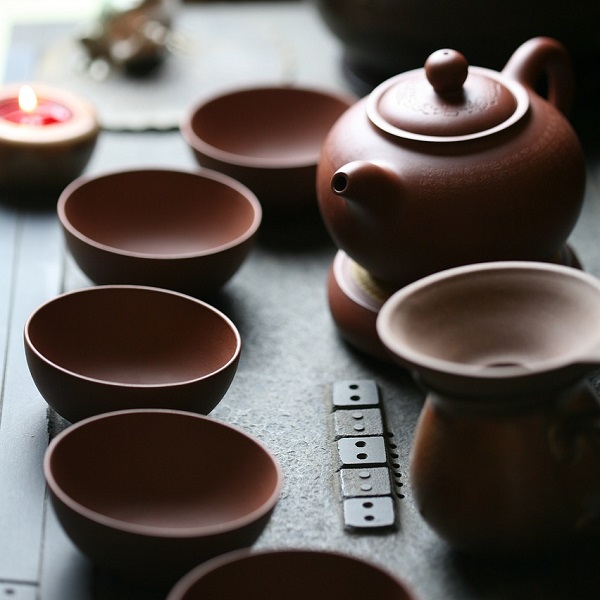 théière et bols en céramique
