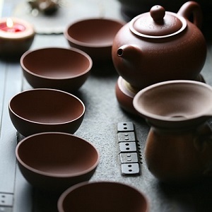 théière et bols en céramique